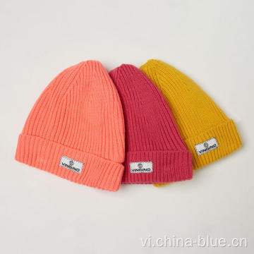 Mũ beanie dệt kim mùa đông của cô gái